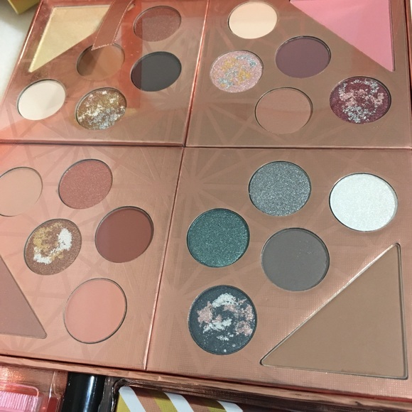 Tarte Eyeshadow/ Make up Gift Set - Picture 4 of 7